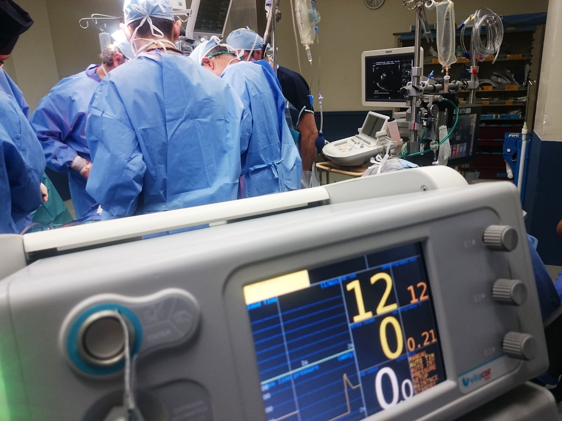 A surgical team in the operating room representing the standard of care owed to patients by medical doctors